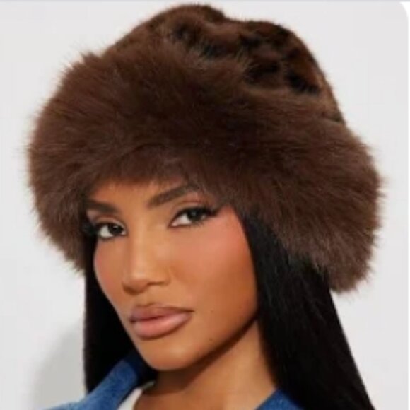 Women’s New Luxurious Brown Faux Fur Winter Hat. Beautiful, Ultra Soft, & Warm. - Picture 2 of 3